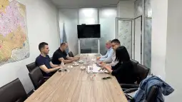 Средба за соработка помеѓу Движењето ЗНАМ и ВМРО-ДПМНЕ СООПШТЕНИЕ: Во просториите на Движењето ЗНАМ – „За наша Македонија“ вечерва, како што информираат од партијата, се одржала средба за соработка на работните групи на Движењето ЗНАМ и на ВМРО –